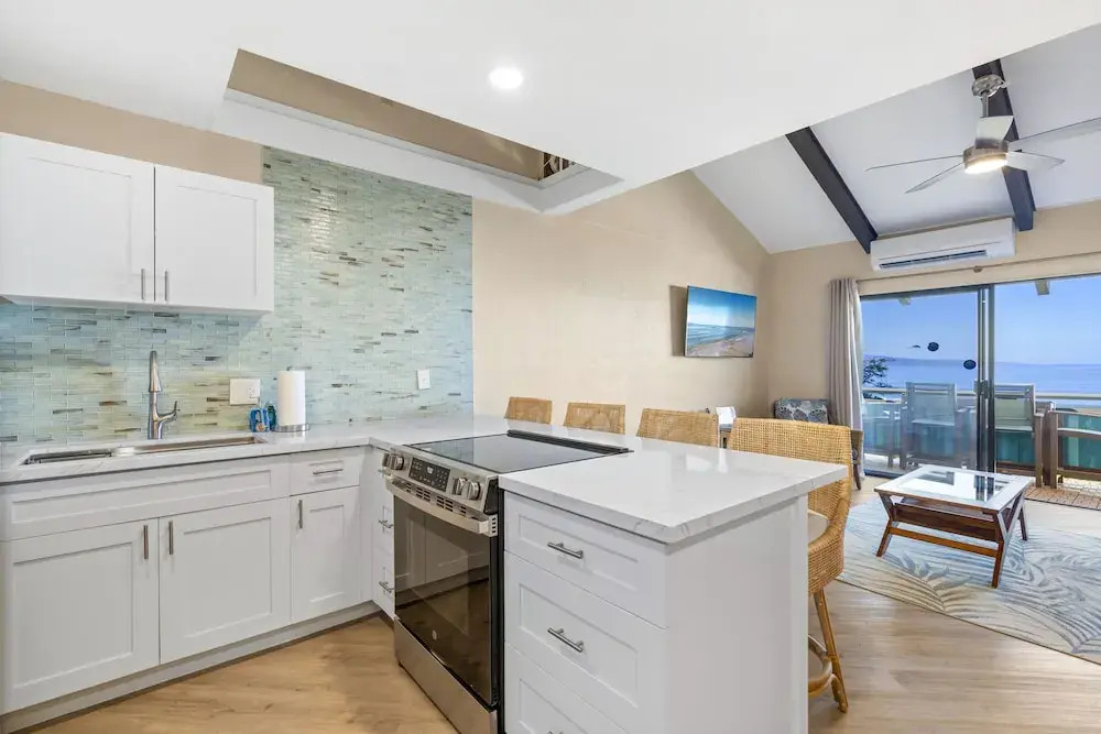 Shores of Maui 215 - Dramatic Ocean Views, Steps to the Beach, Renovated, AC!