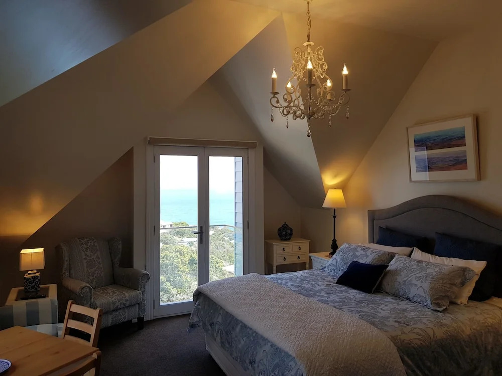 Sapphire Shores Luxury Retreat