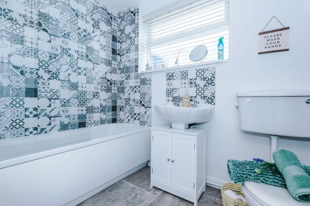 NEW Stylish Home City Centre Location Sleeps 6