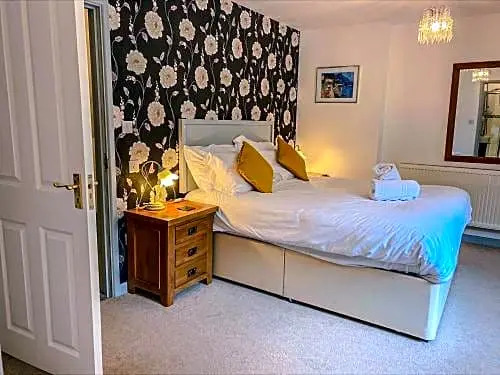 Springfields - Annex with two double bedrooms in a rural British village