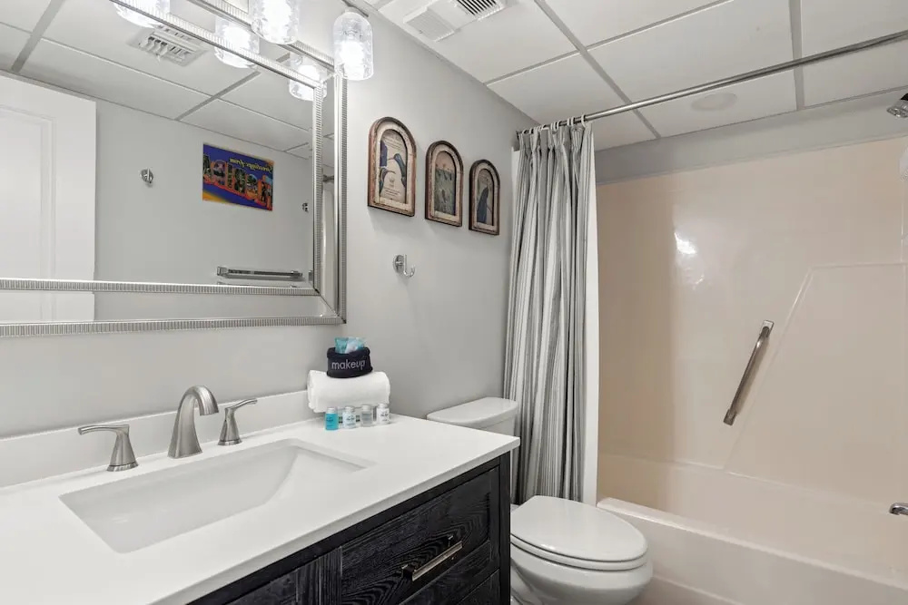 Escape to Beachfront Paradise: 2br/2ba Condo on the Gulf, Sleeps 8