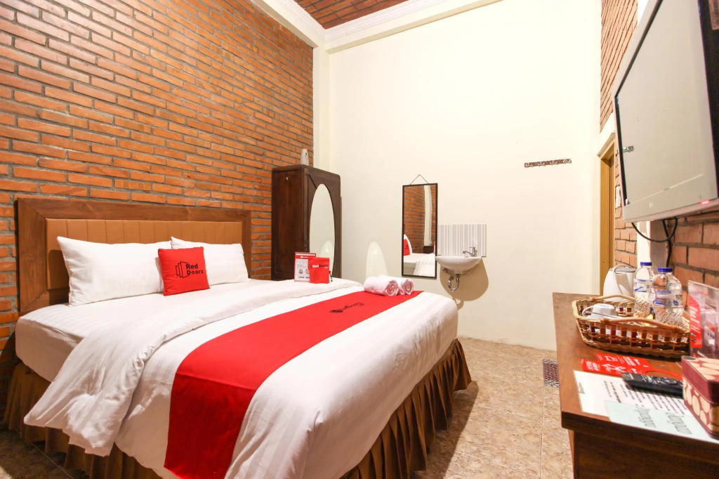 RedDoorz near AMIKOM Yogyakarta 2