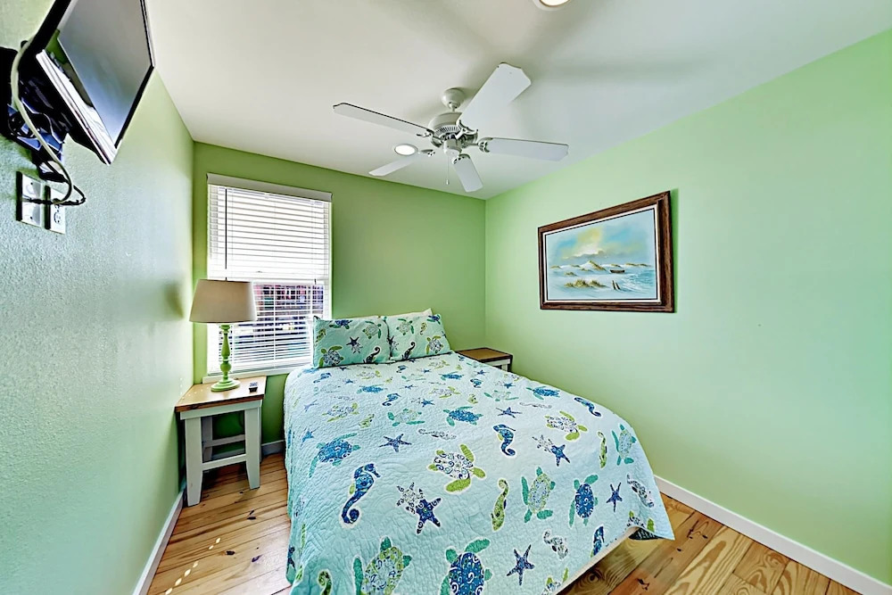 East Avenue Unit 8 - 4 Br home by RedAwning