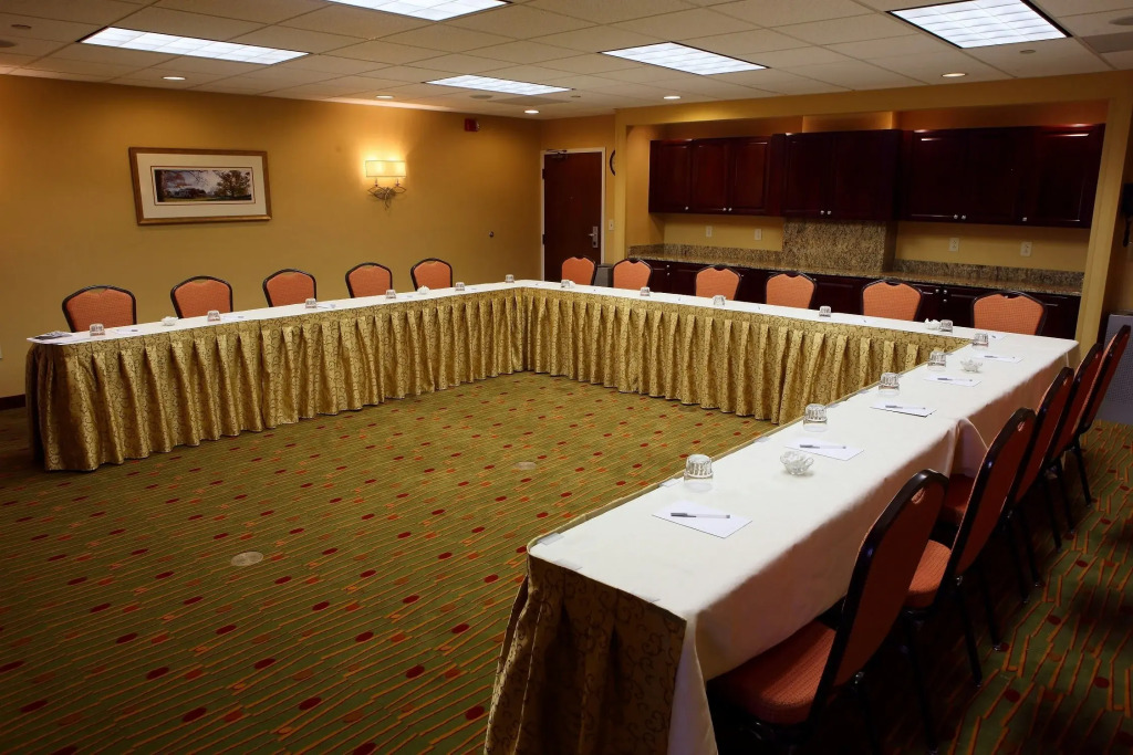Hampton Inn & Suites Charlottesville at the University