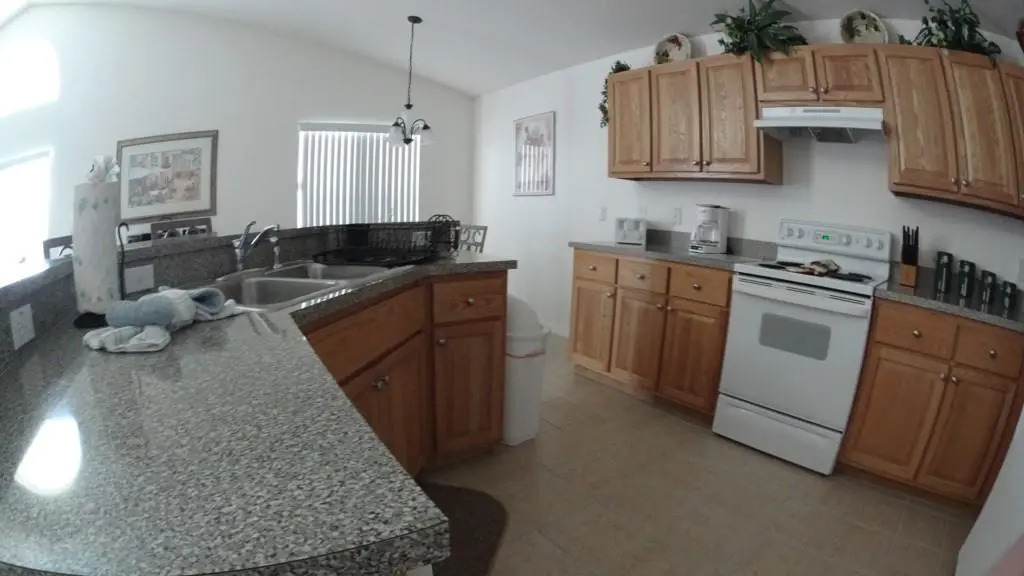 916 Balmoral Dr. 4 Bedrooms, 3 Bathrooms