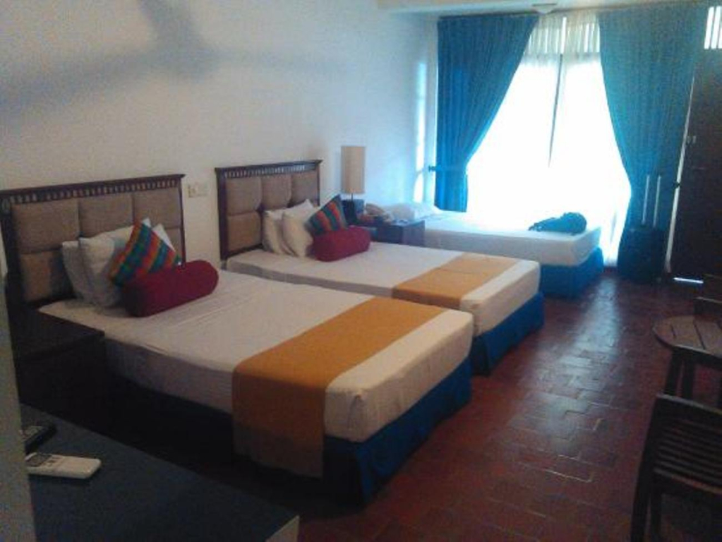 Earls Regent Negombo "Golden Shore at Your Door - Find Your Dream Stay"
