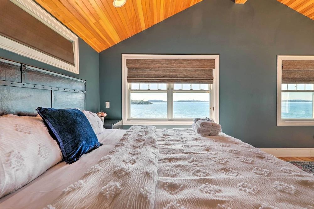Waterfront Retreat w/ Deck ~ 7 Mi to Boston!