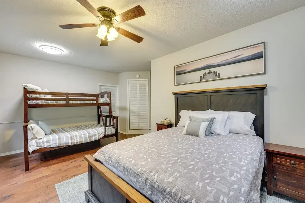 Lakefront Hot Springs Vacation Rental w/ Dock!
