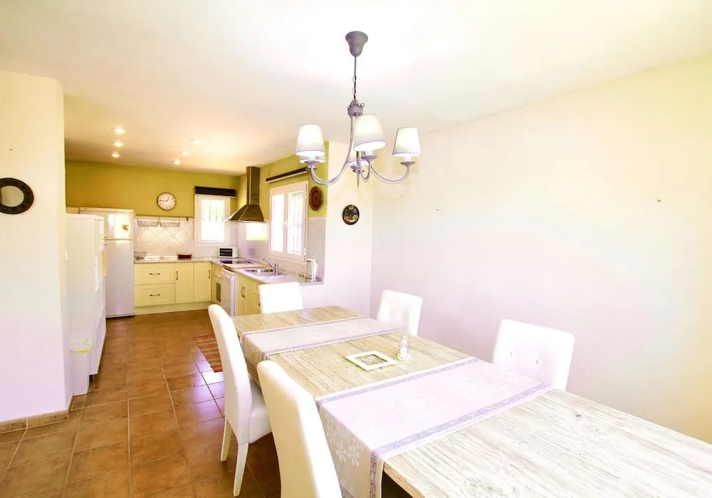 4BR Villa Milana, Private Pool, Sea Views. Wifi, 3 Mins Drive to the Beach