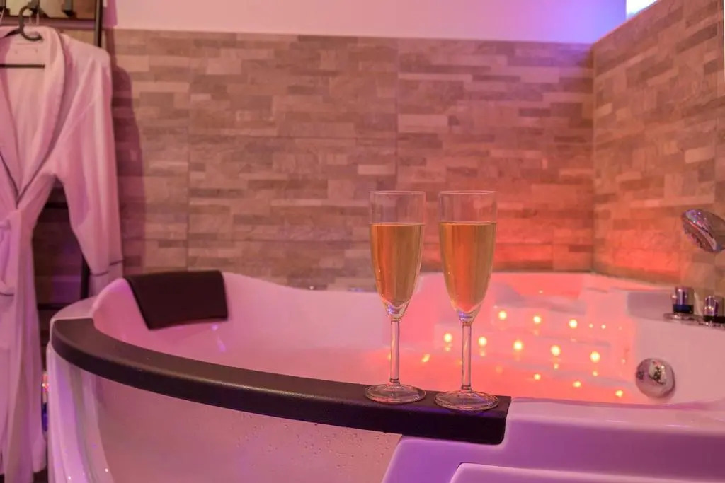Love Room - Suite romantique avec spa privatif