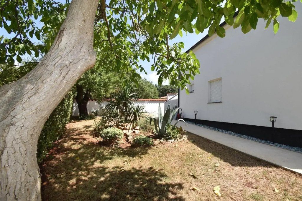 Holiday house with sea view and BBQ grill