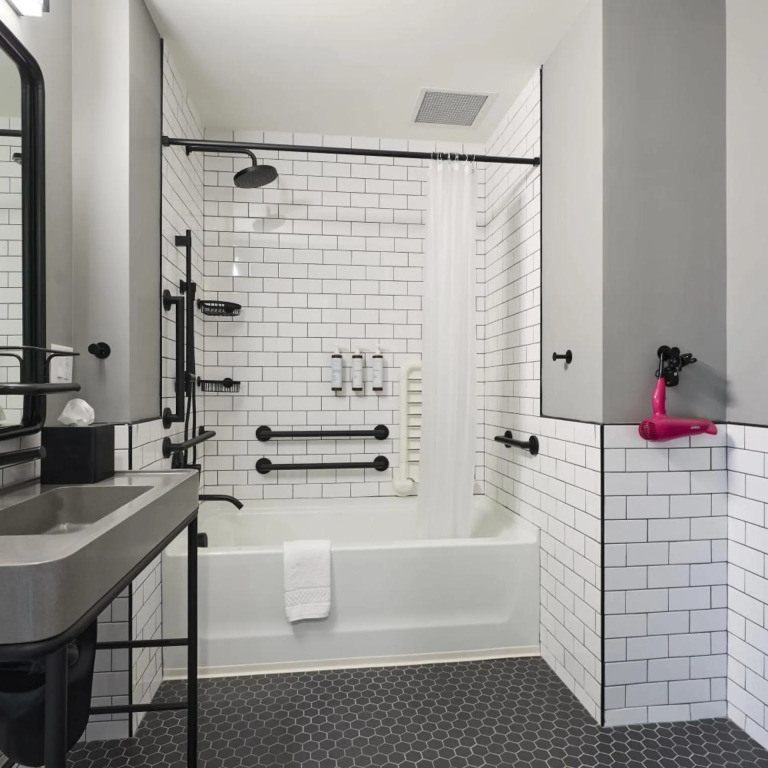 Moxy Charleston Downtown