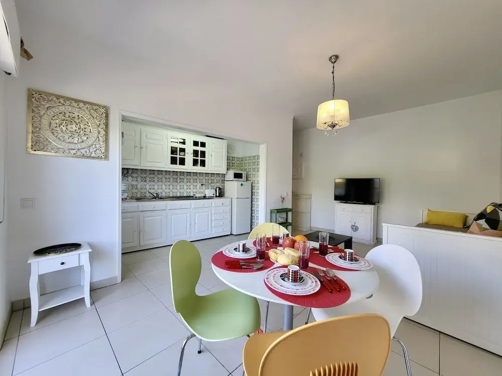 Quarteira Central 2 by Homing