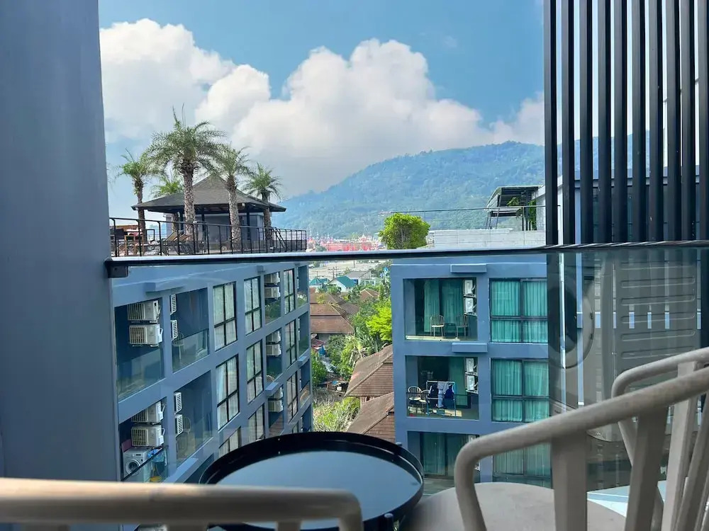 1BR with Rooftop Pool & Gym  C191