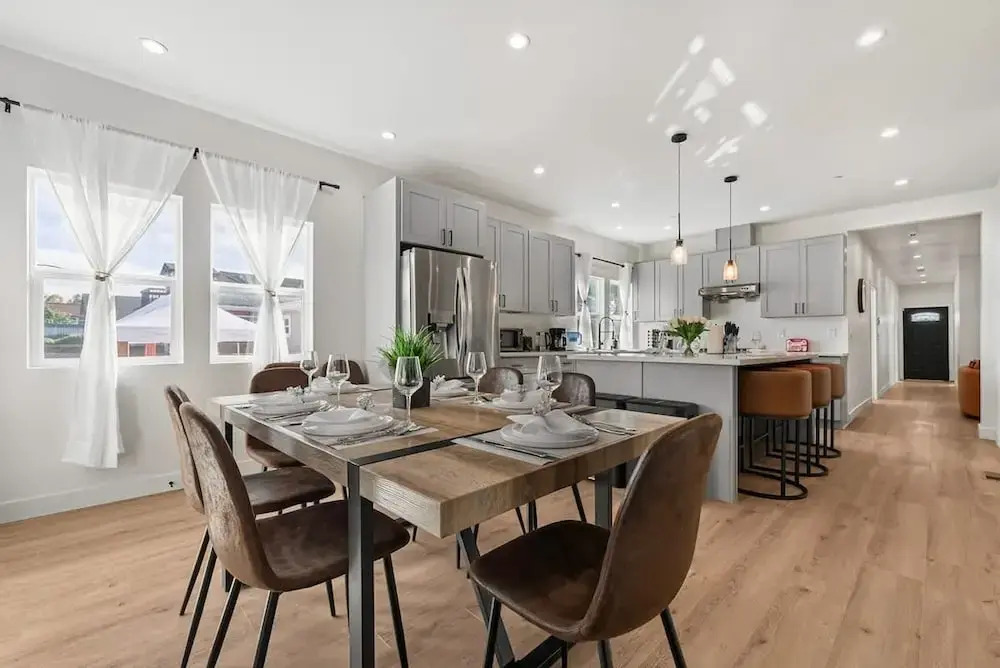 Massive 8BR Home in Hayward With AC Free Parking