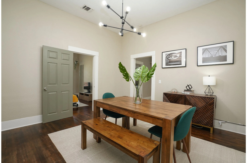 Amazing Fully Fenced Home Only 5 Mins From Downtown