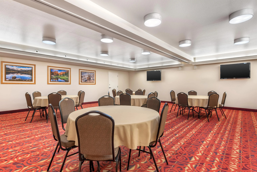 Best Western Plus Silver Saddle Inn