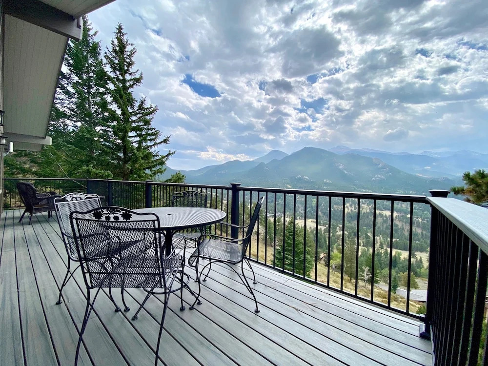 Breiding Upper Luxury Vacation At Windcliff 2 Bedroom Home by RedAwning