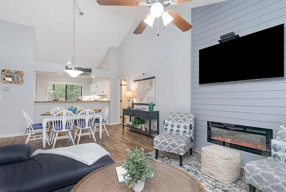 14d Richmond Park - Gorgeously Remodeled 3 Bed, 3 Bath Villa 3 Bedroom Villa
