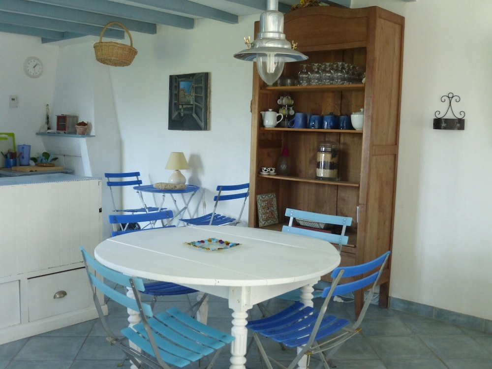 Cosy House Just Steps Away From the sea