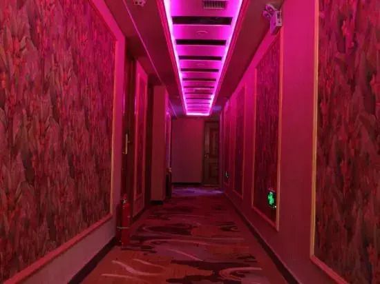 Kaimeng Theme Hotel (Wuchang Station Yuanhua Xintiandi Shopping Plaza)
