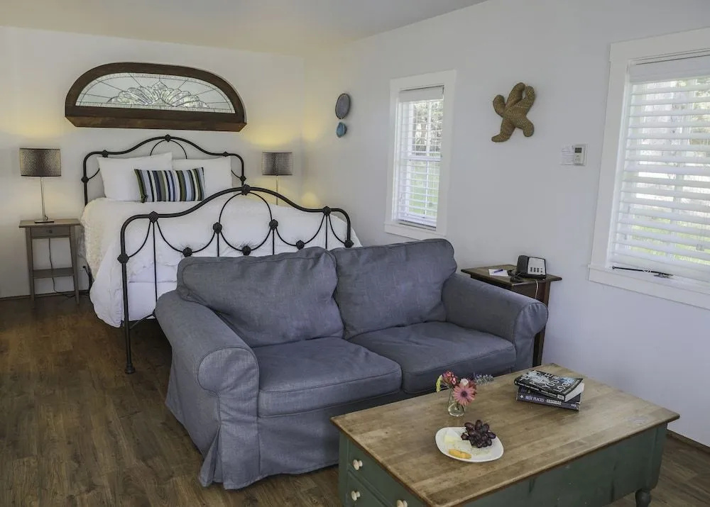 Inn at Schoolhouse Creek