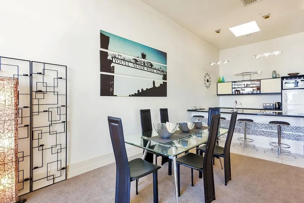 QV Large Penthouse Apartment - 510