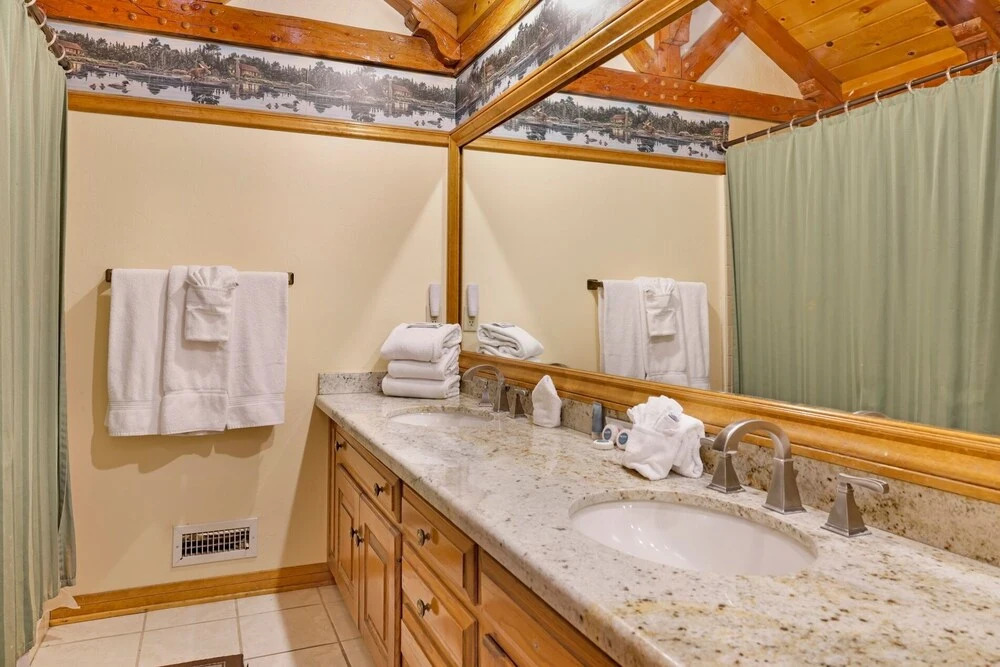 2030-bearfoot Lodge 5 Bedroom Home by RedAwning