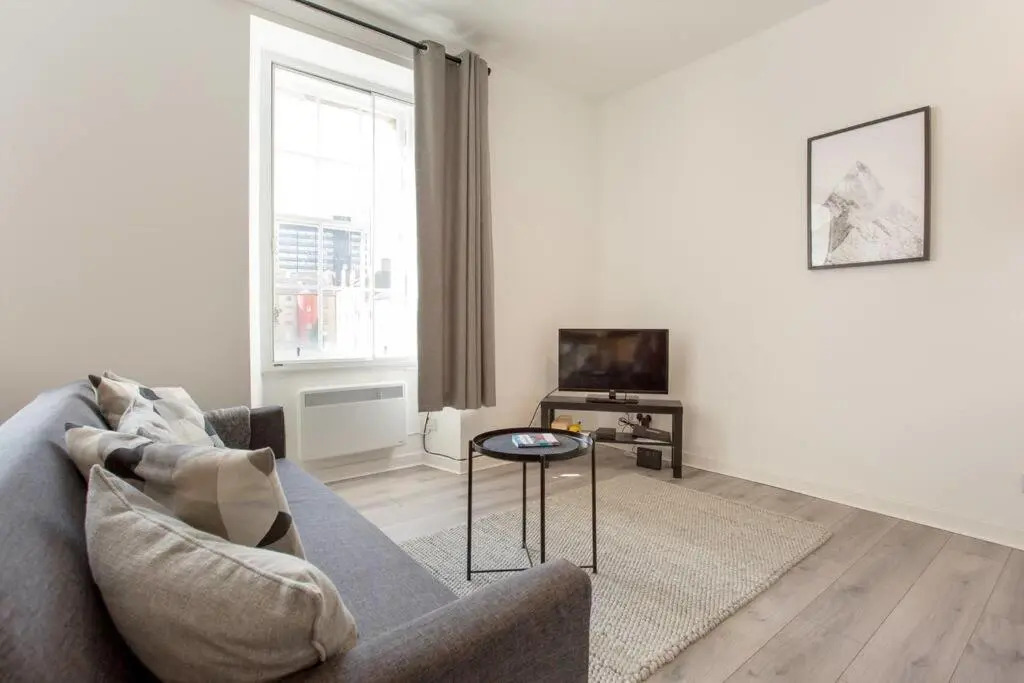 Modern & Bright 1 Bed for 4 Close To City Centre! (Adults Only)