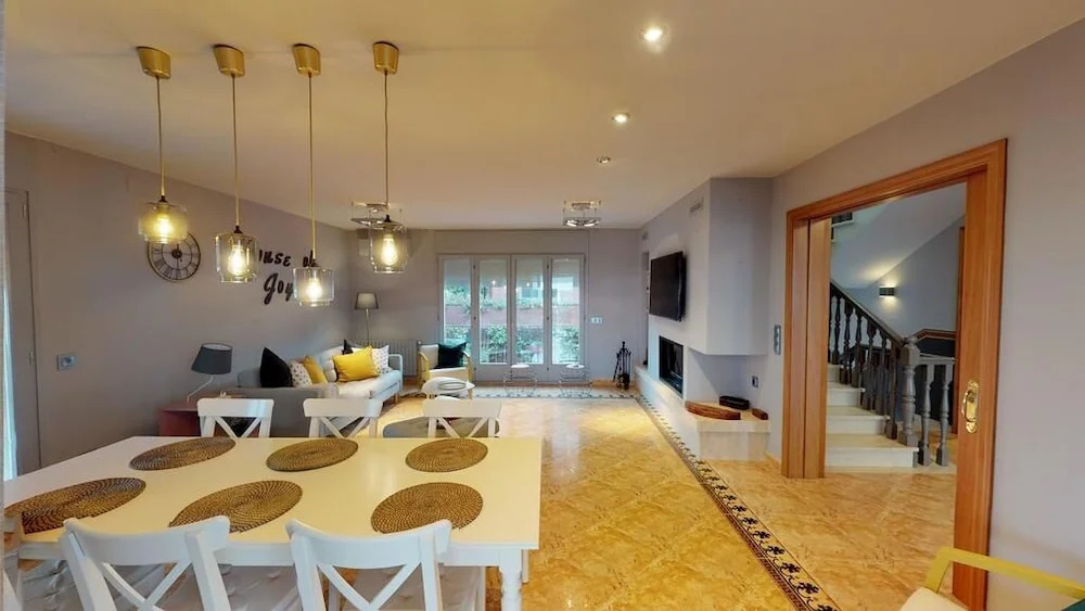 HOUSE OF JOY , CASA EN BANYOLES