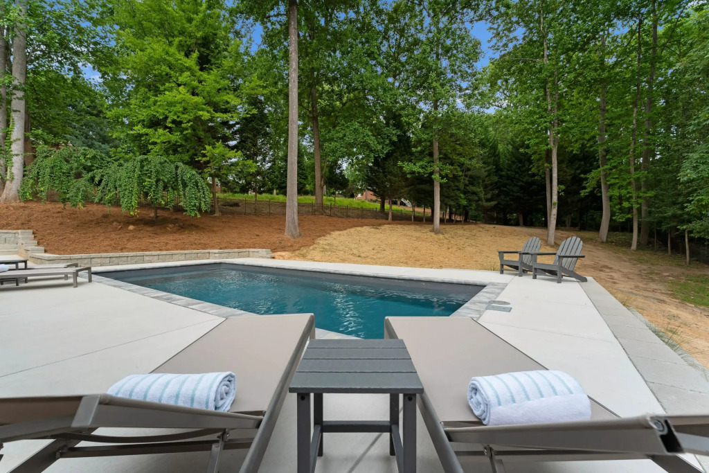 Lakefront Retreat With Private Dock, Pool, Game Room Sleeps 18