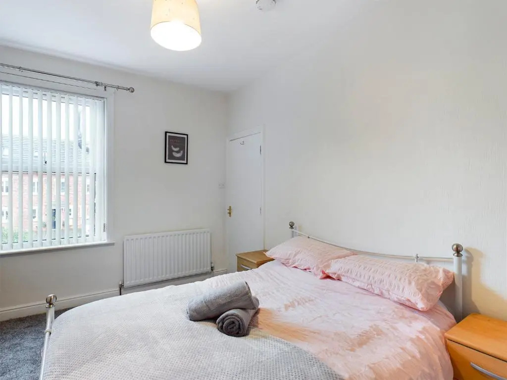 Cheerful 3 bedroom home with free parking and WIFI