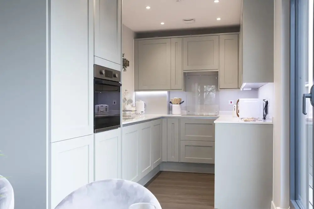 Elliot Oliver - Stunning 3 Bedroom Penthouse With Large Terrace And Parking