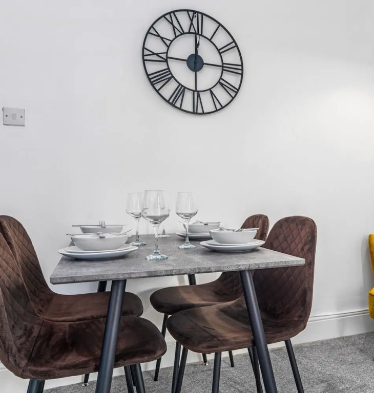One Bedroom Apartment by Klass Living Serviced Accommodation Coatbridge - Garturk Apartment With Wifi  and Parking