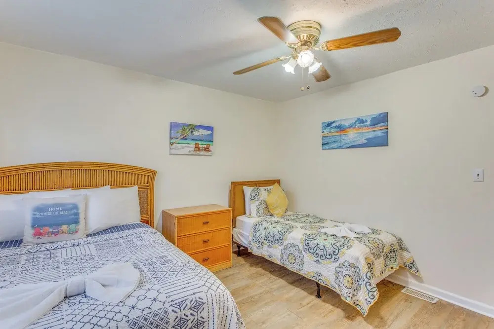 Walk to Myrtle Beach: Townhome w/ Pool Access