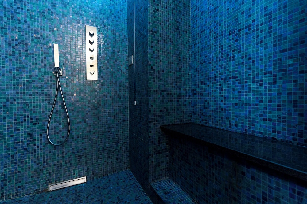 Blue Diamond Suite