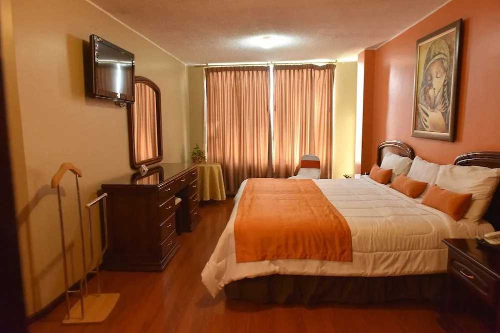 Hotel Makroz