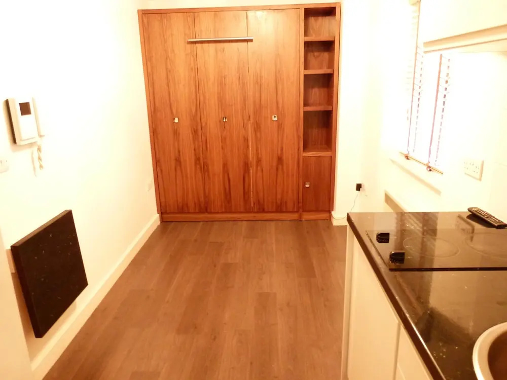 SS Property Hub – City of London Studio Apartment 10