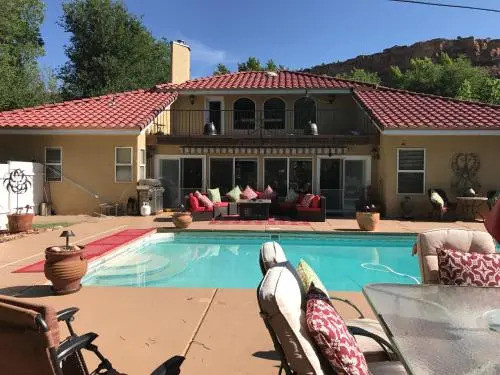 Canyon King at the Desert Thistle Inn