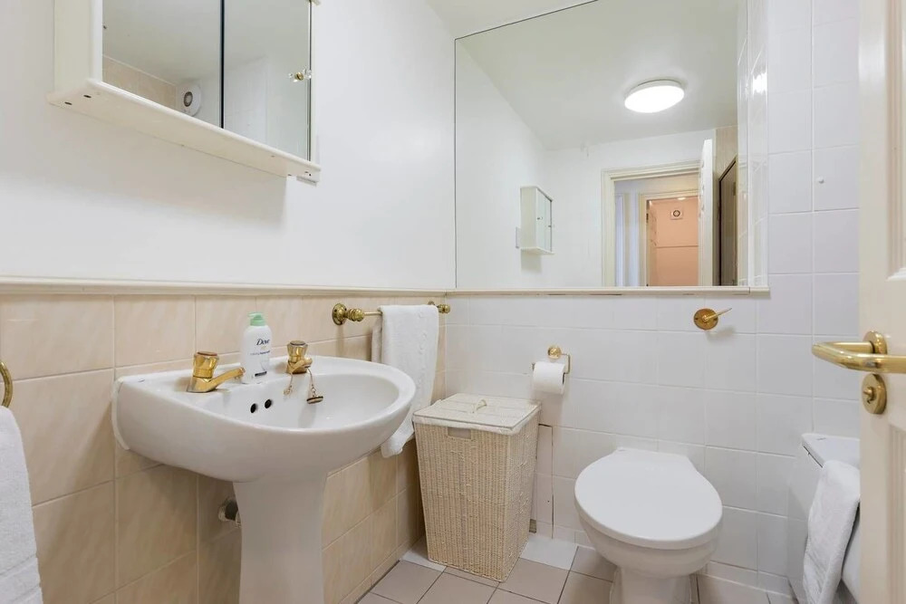 Covent Garden: Bright and Charming 2bed Flat