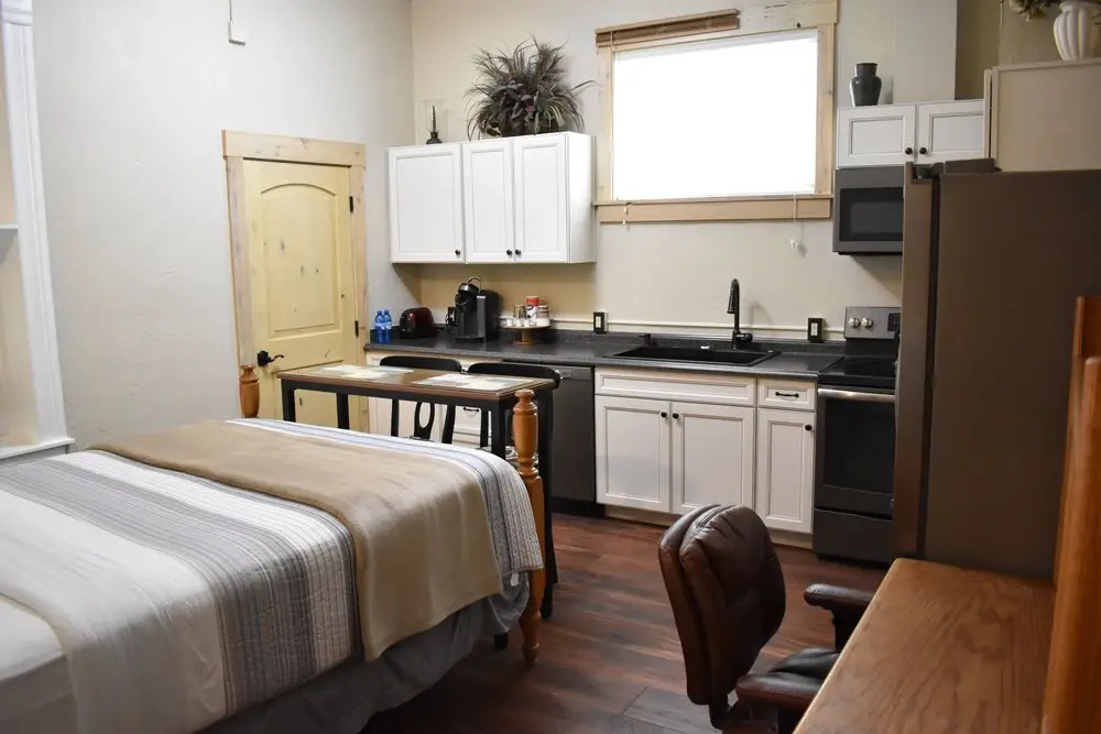 Silver Horseshoe Inn