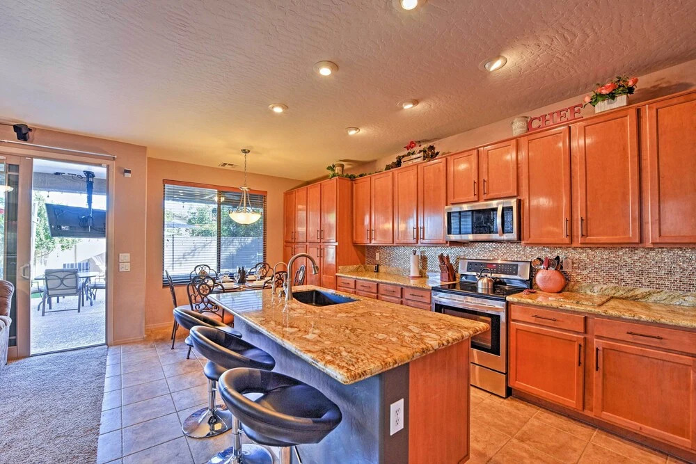 Arizona Retreat w/ Heated Pool, Fire Pit & Grill!