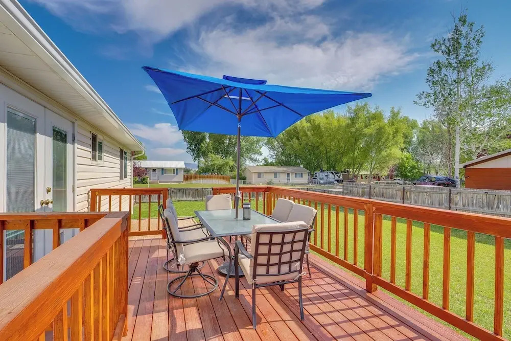 1 Mi to Main Street Vernal: Updated Home w/ Yard!