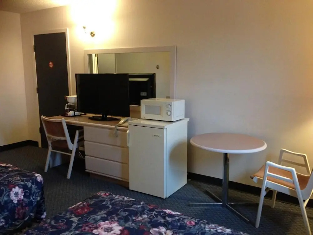 Plains Motor Inn