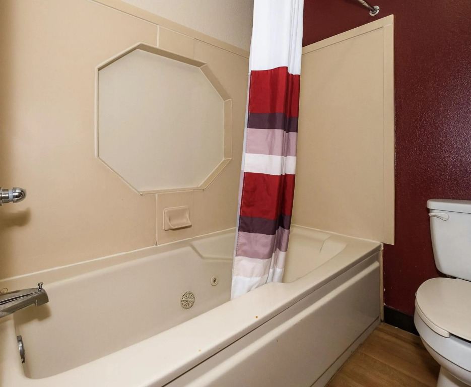 Red Roof Inn & Suites Hermitage