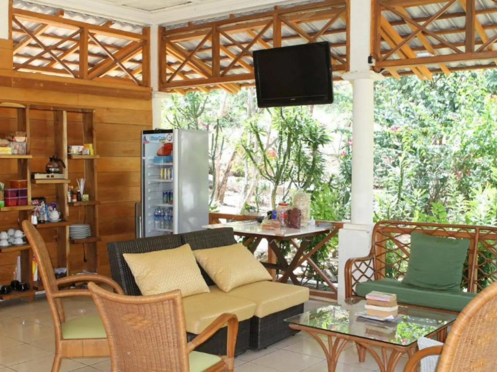 AYANA Komodo Waecicu Beach
