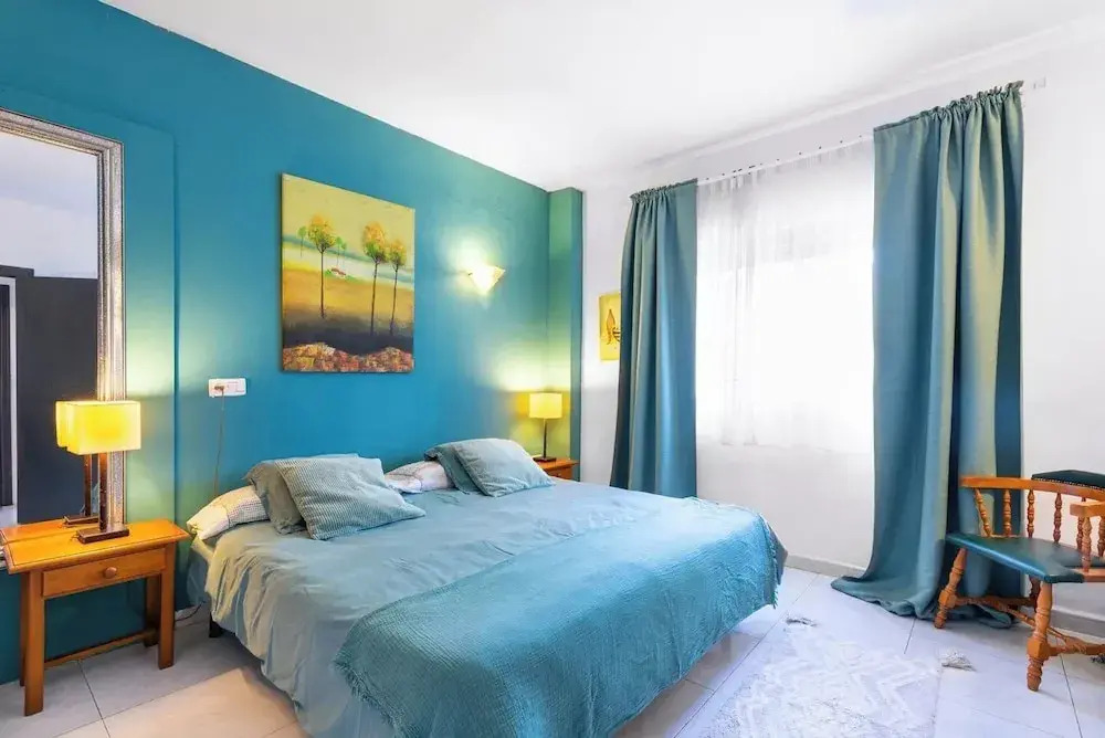 4 Bedroom 6 Guests Apartment 60m From Beach