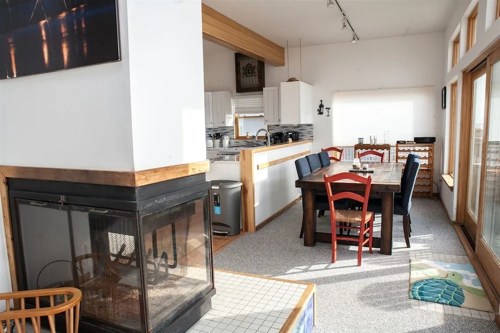 The Sunny Spot 4 Bedroom Cottage by RedAwning