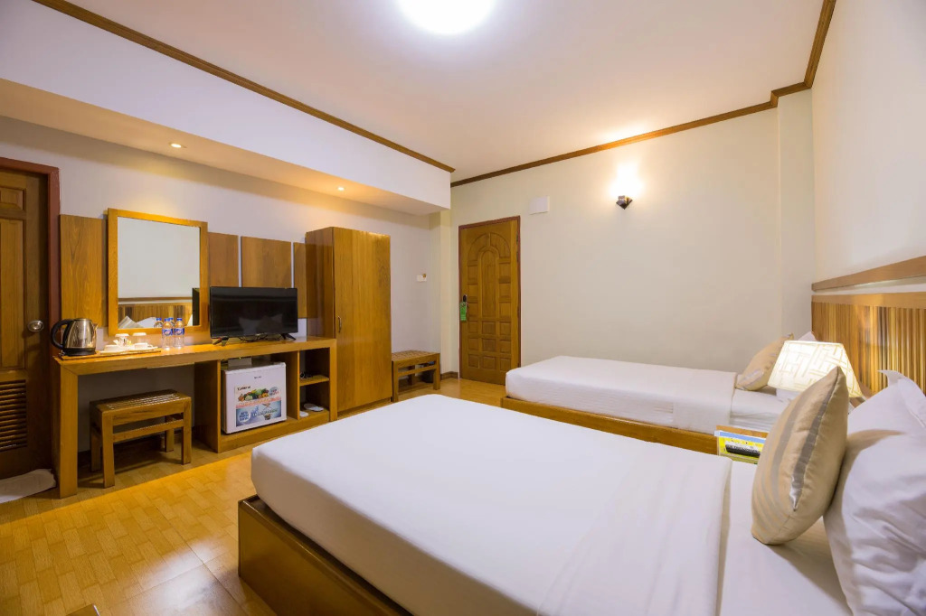 Ten Mile Hotel