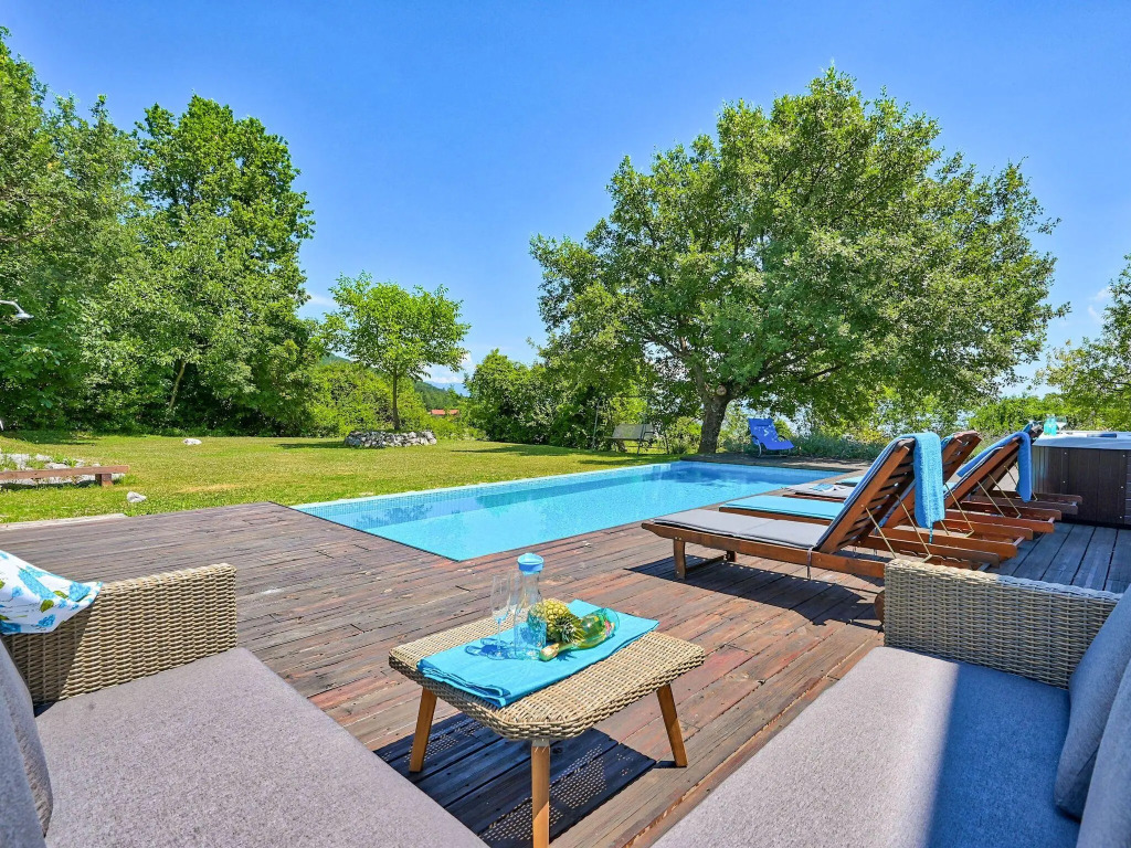 Modern Villa in Icici with  Swimming Pool and Jacuzzi